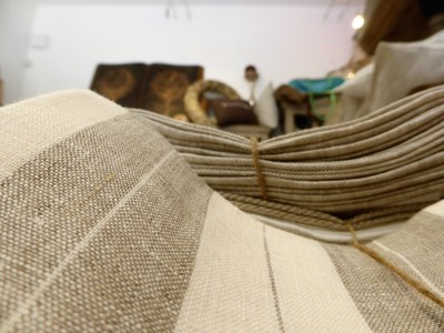 Les petits points de Provence - Un mare  di tessuto