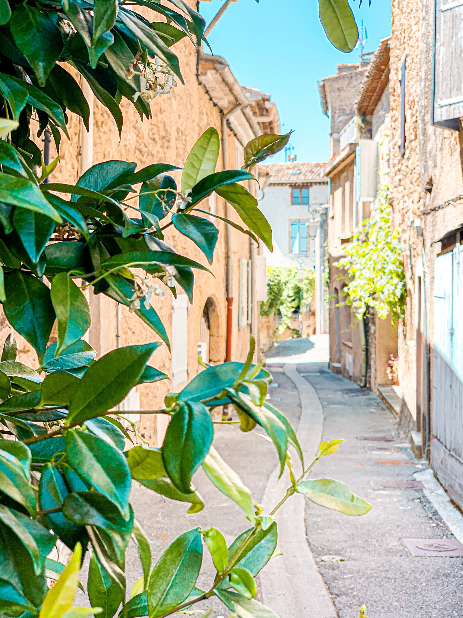 Lourmarin, tra le vie del villaggio © OTLCDP-thewanderlust.couple