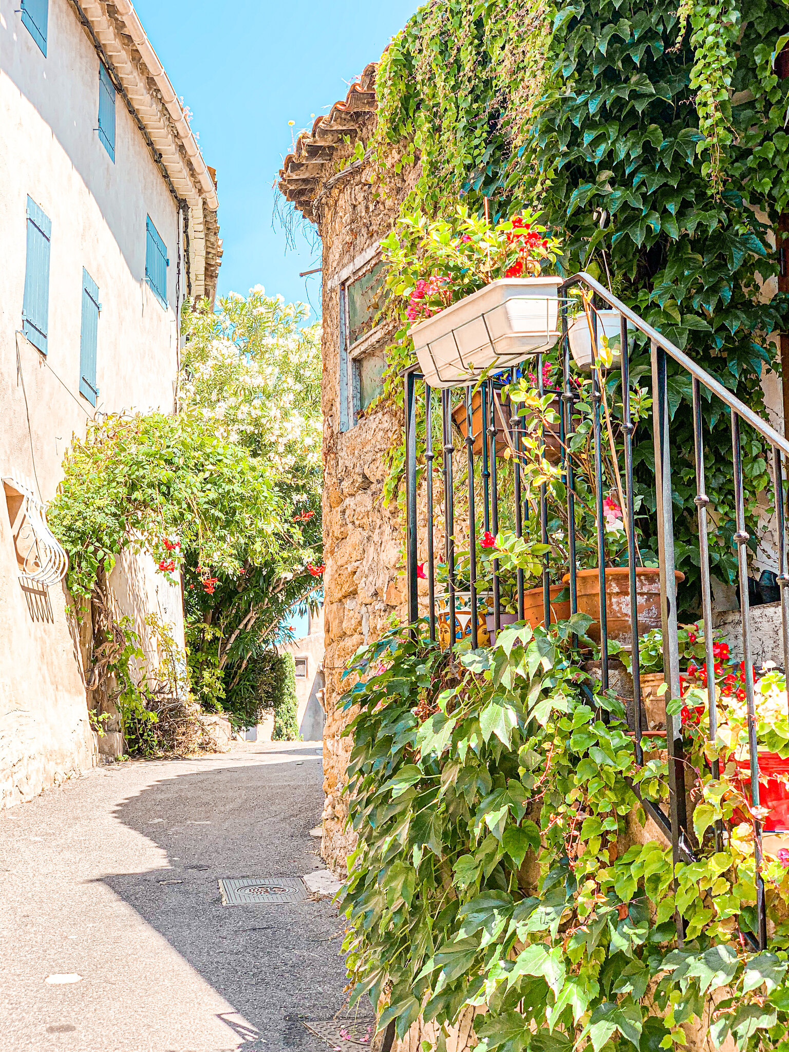 Lourmarin, una strada del villaggio © OTLCDP-thewanderlust.couple