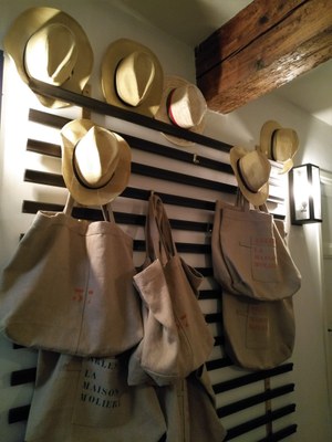 Maison Molière - Per uscire puoi prendere a prestito un cappello di paglia