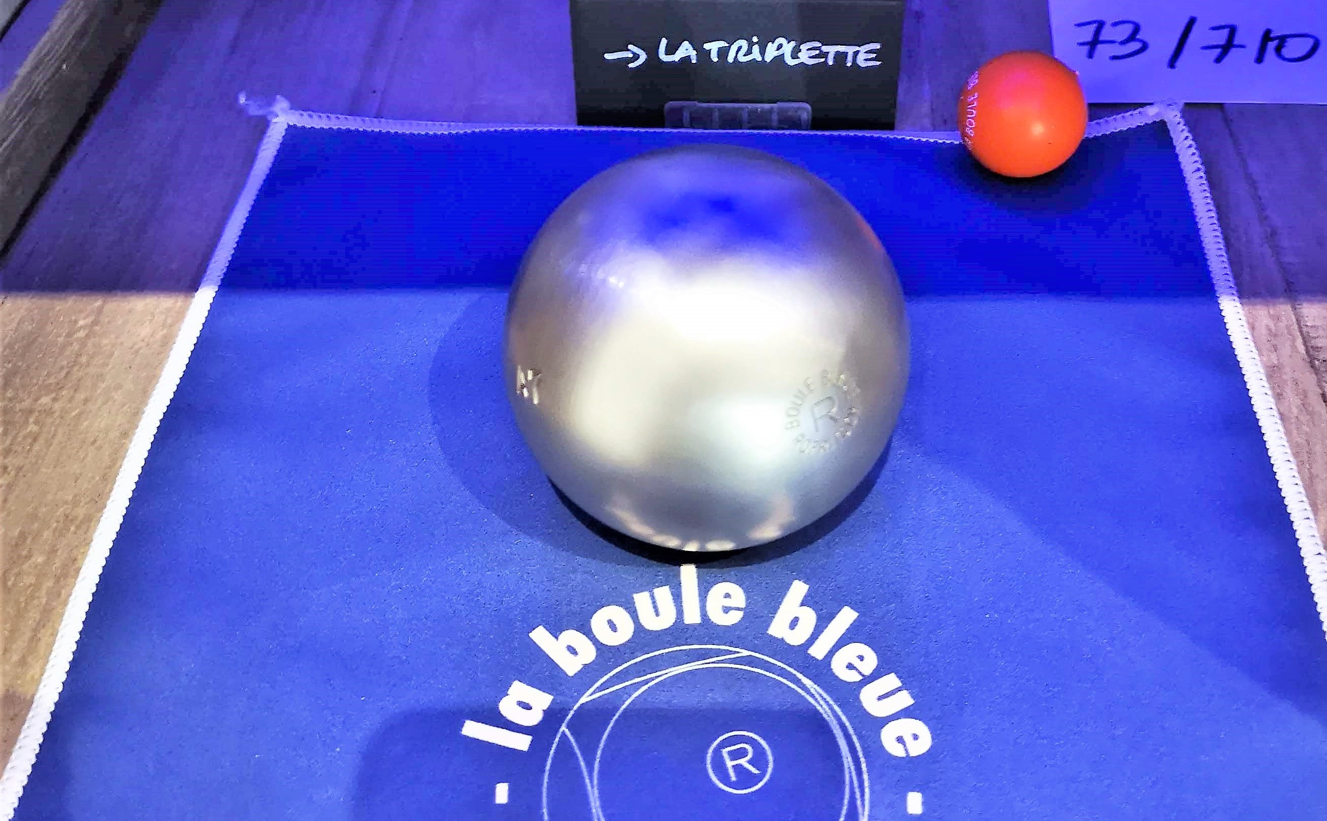 Marsiglia, La Boule Bleue, boccia da pétanque da competizione
