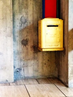Marsiglia, La Cité radieuse, la buca per le lettere