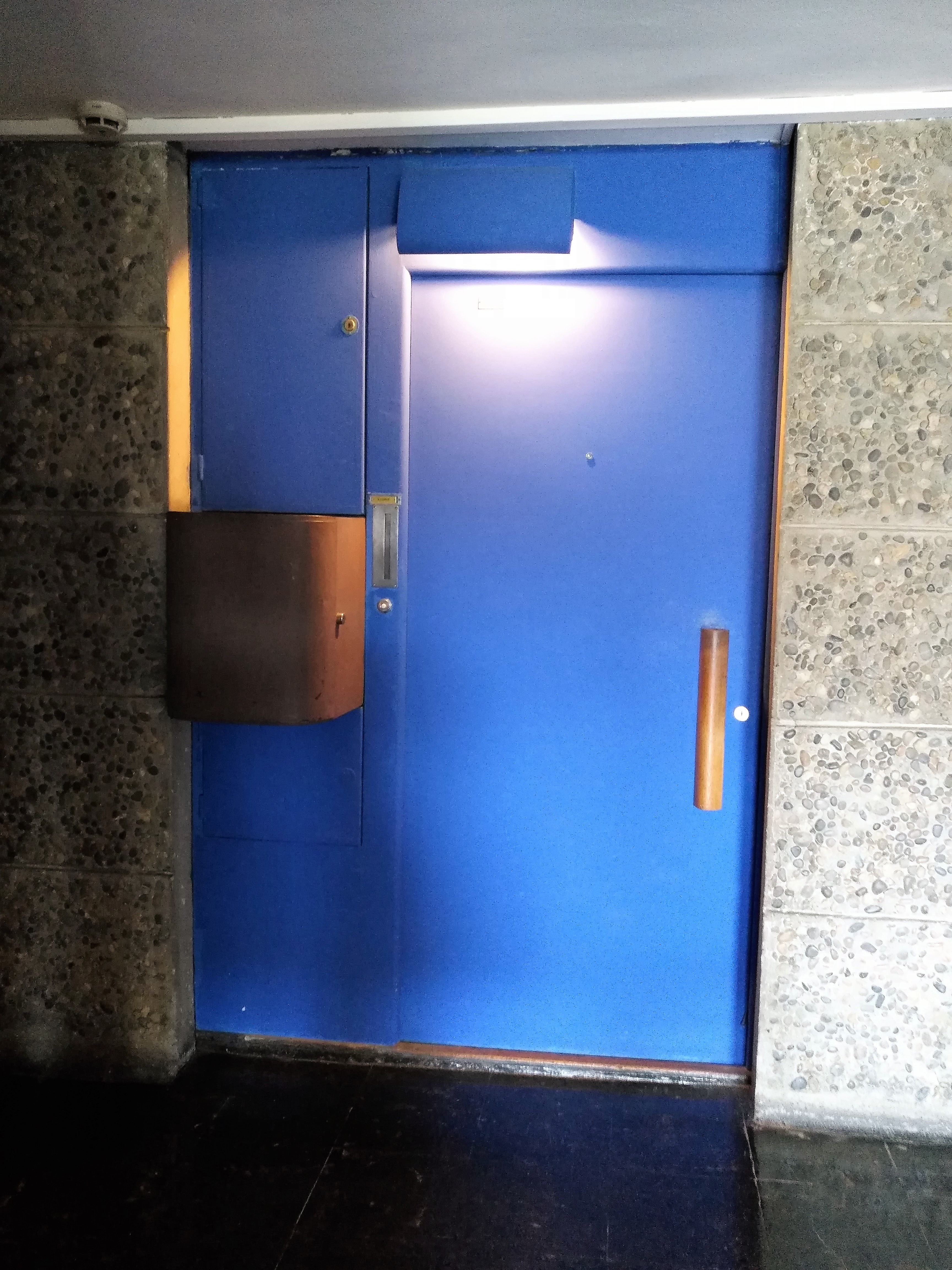 Marsiglia, La Cité radieuse, porta di un appartamento