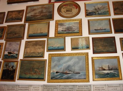 Marsiglia, quadri all'interno di Notre Dame de la Garde