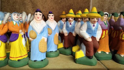 Mas de la Crémade, i santons in file ordinate