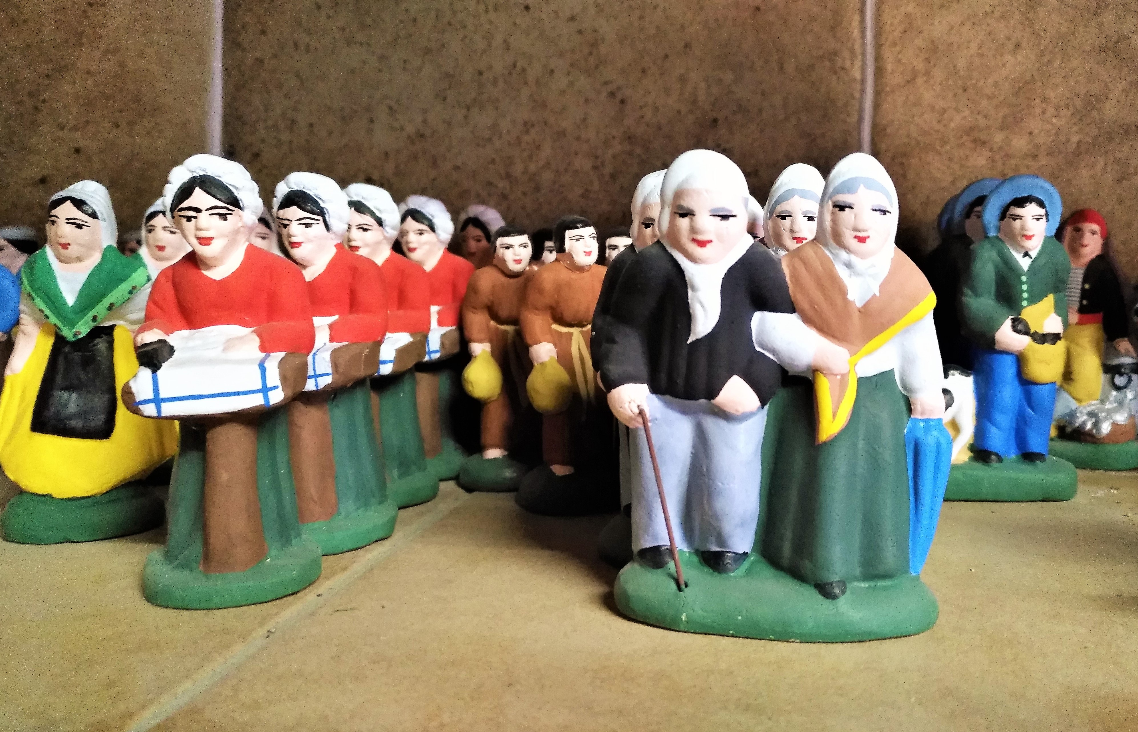 Mas de la Crémade, la coppia degli anziani e altre statuine