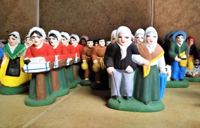 Mas de la Crémade, la coppia degli anziani e altre statuine