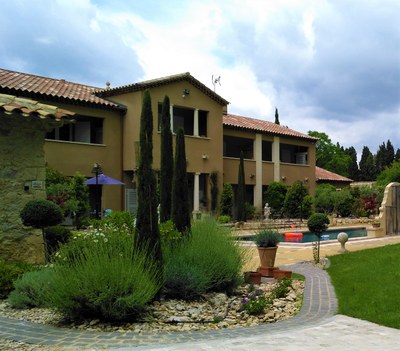 Maussane-les-Alpilles, Bastide des Cyprès, esterno.jpg