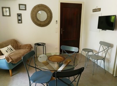 Maussane-les-Alpilles, Bastide des Cyprès, interno zona giorno.jpg