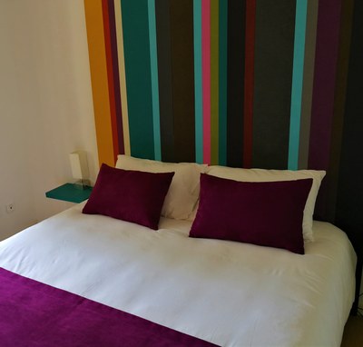 Maussane-les-Alpilles, Bastide des Cyprès, interno zona notte.jpg