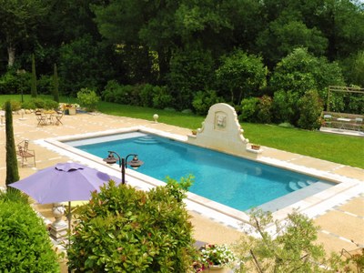 Maussane-les-Alpilles, Bastide des Cyprès, la piscina.JPG