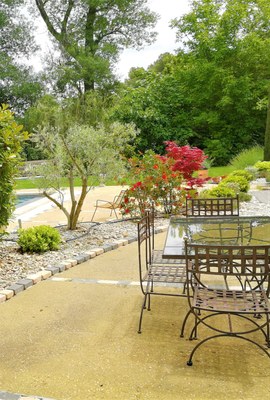 Maussane-les-Alpilles, Bastide des Cyprès, terrazza.jpg