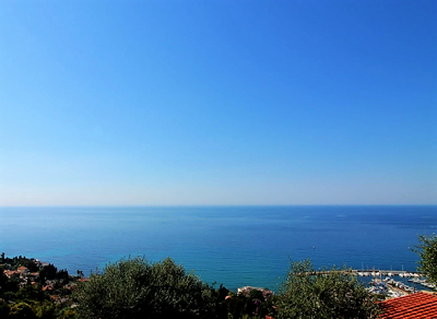 Mentone, vista sul quartiere e porto di Garavan