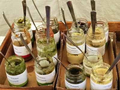 Mercato provenzale - Le salsine da assaggiare
