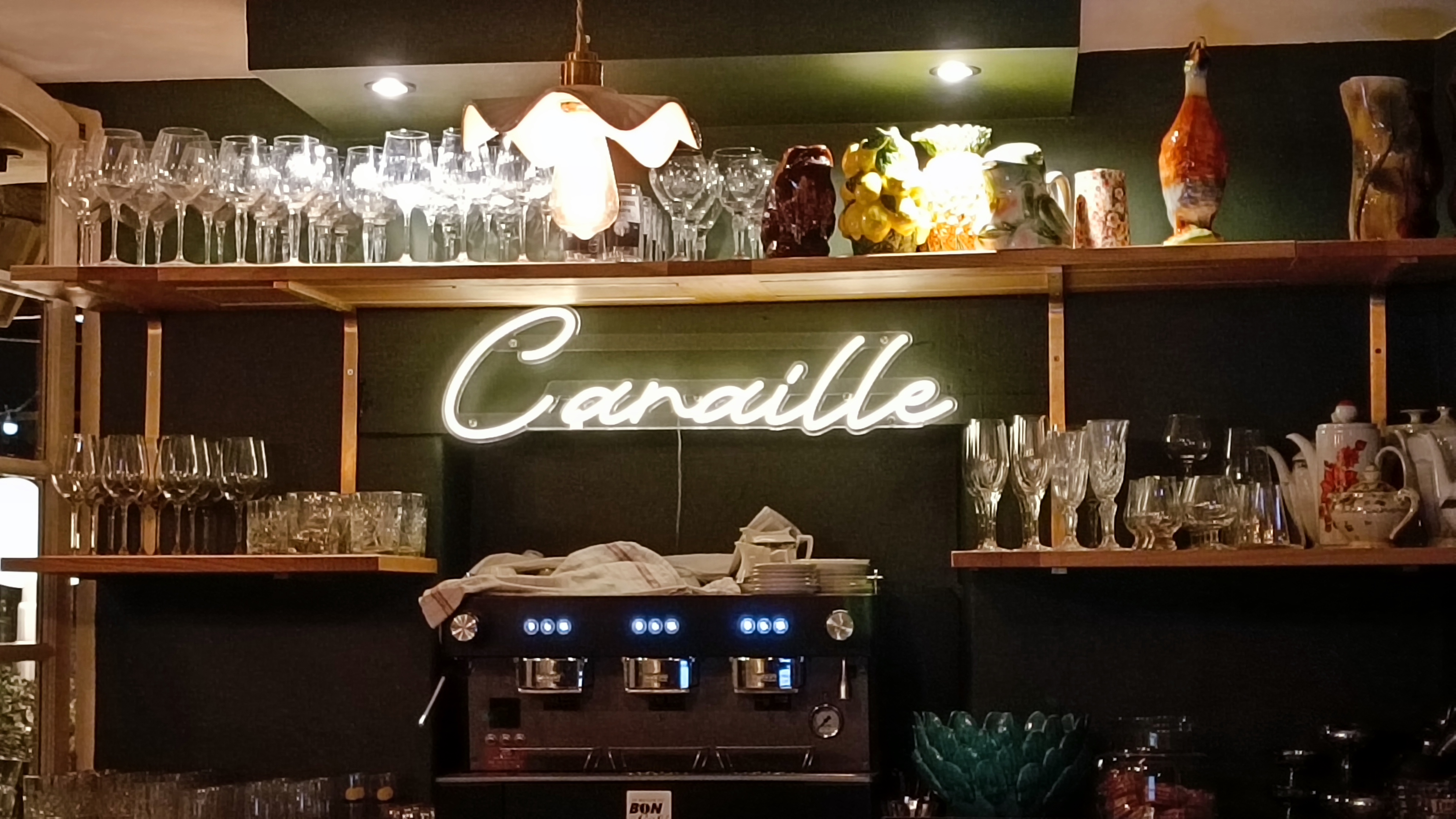 Mollegès, Bistrot Canaille, interno