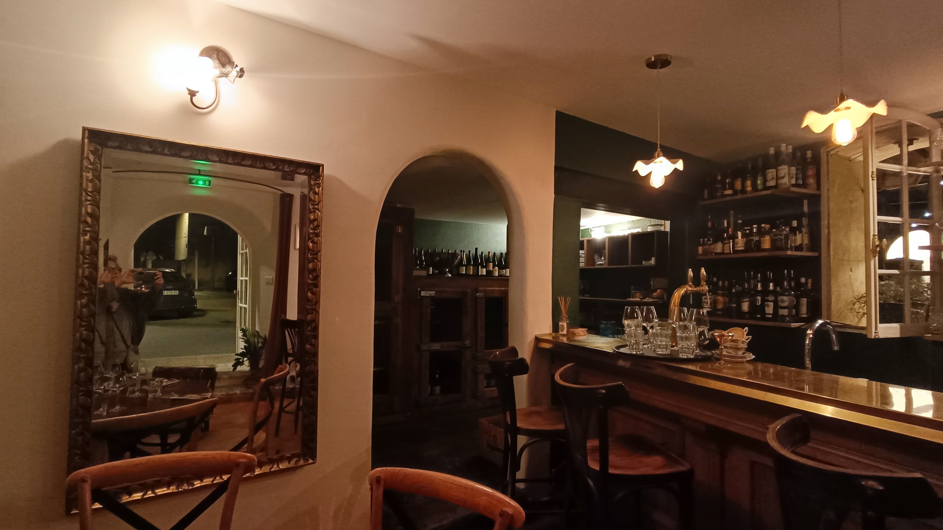 Mollegès, Bistrot Canaille, un angolo del bancone