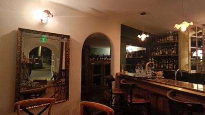 Mollegès, Bistrot Canaille, un angolo del bancone