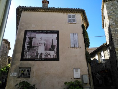 Mougins - Place Albicocco
