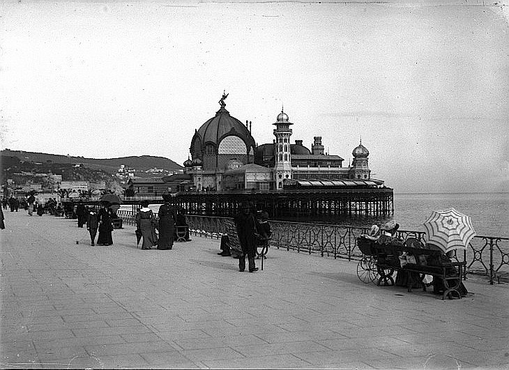 Nice, Casino et promenade des Anglais avril 1904 - Mathgb Wikimedia Commons
