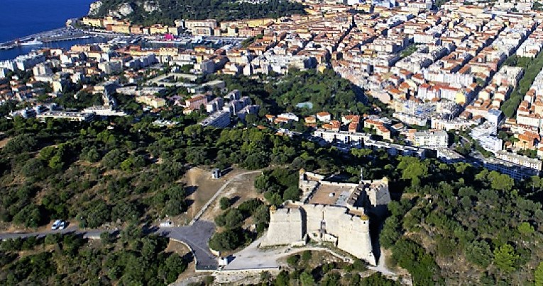 Nizza, il Fort du Mont Alban e la città