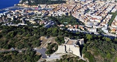 Nizza, il Fort du Mont Alban e la città