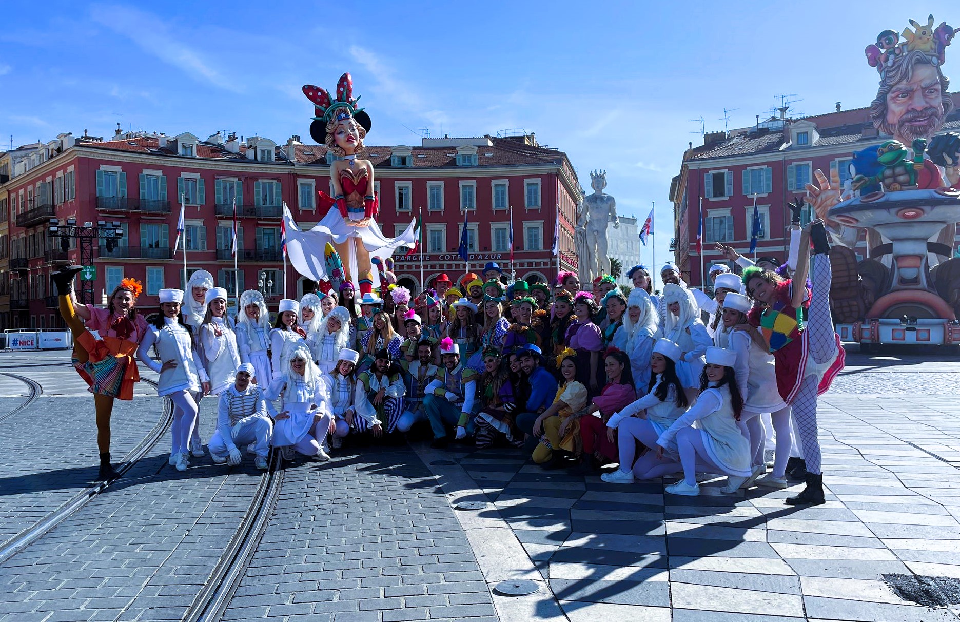 Nizza, Les Ambianceurs in Place Masséna - Crédit Virginia D'Umas