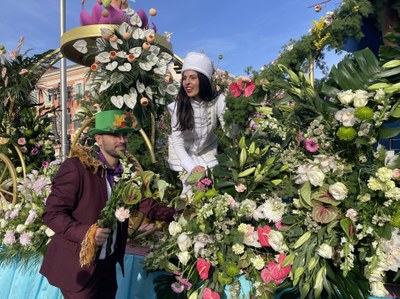 Nizza, un carro della Battaglia dei Fiori - Crédit Virginia D'Umas