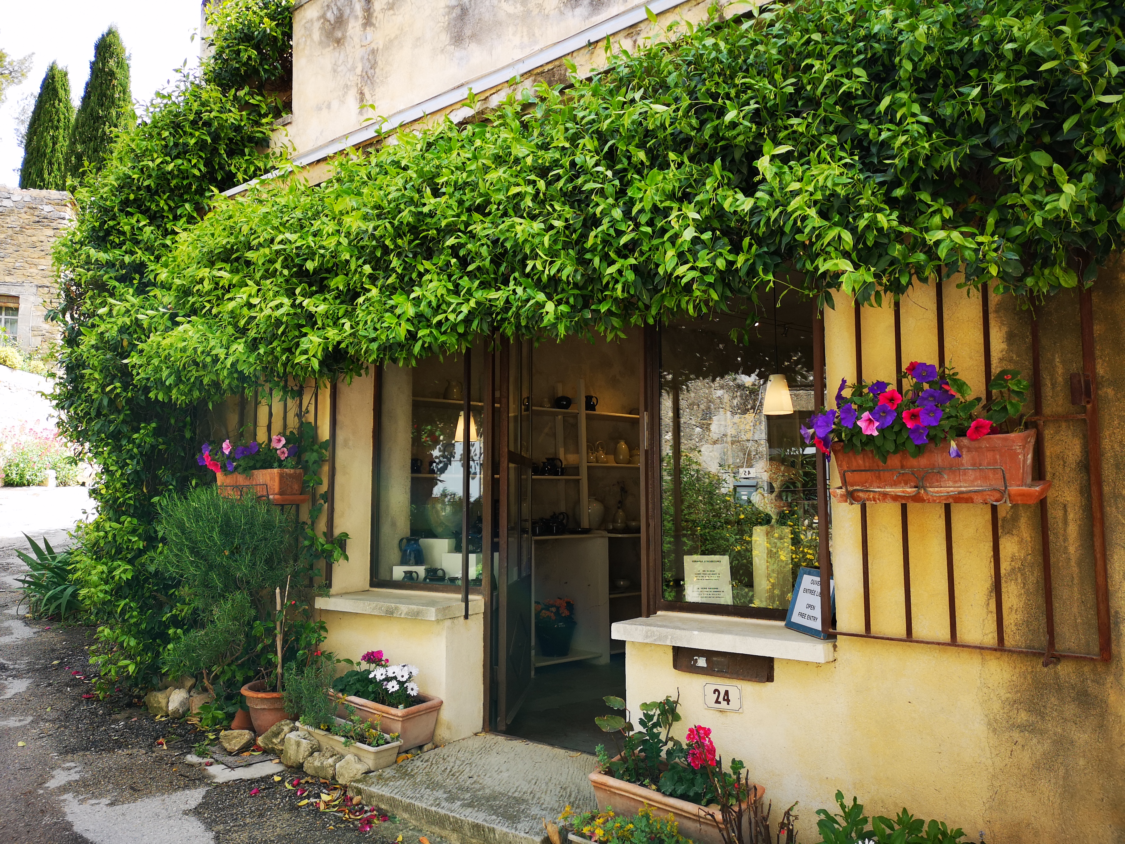 Oppède-le-Vieux, l'atelier-boutique di Olivia e Denis