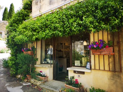 Oppède-le-Vieux, l'atelier-boutique di Olivia e Denis