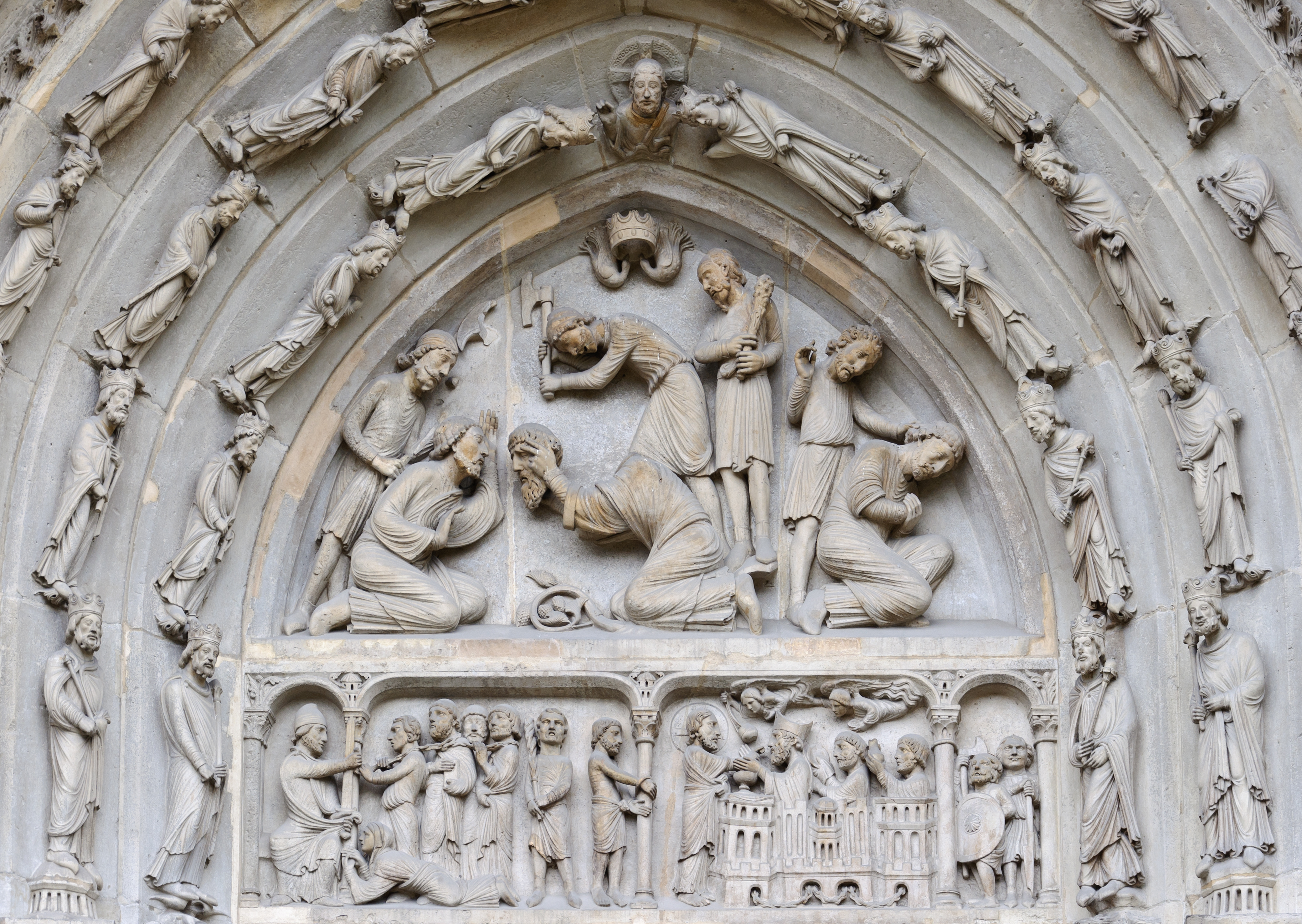 Parigi, basilica di Saint Denis, timpano del portale nord - Foto Myrabella - Wikimedia Commons