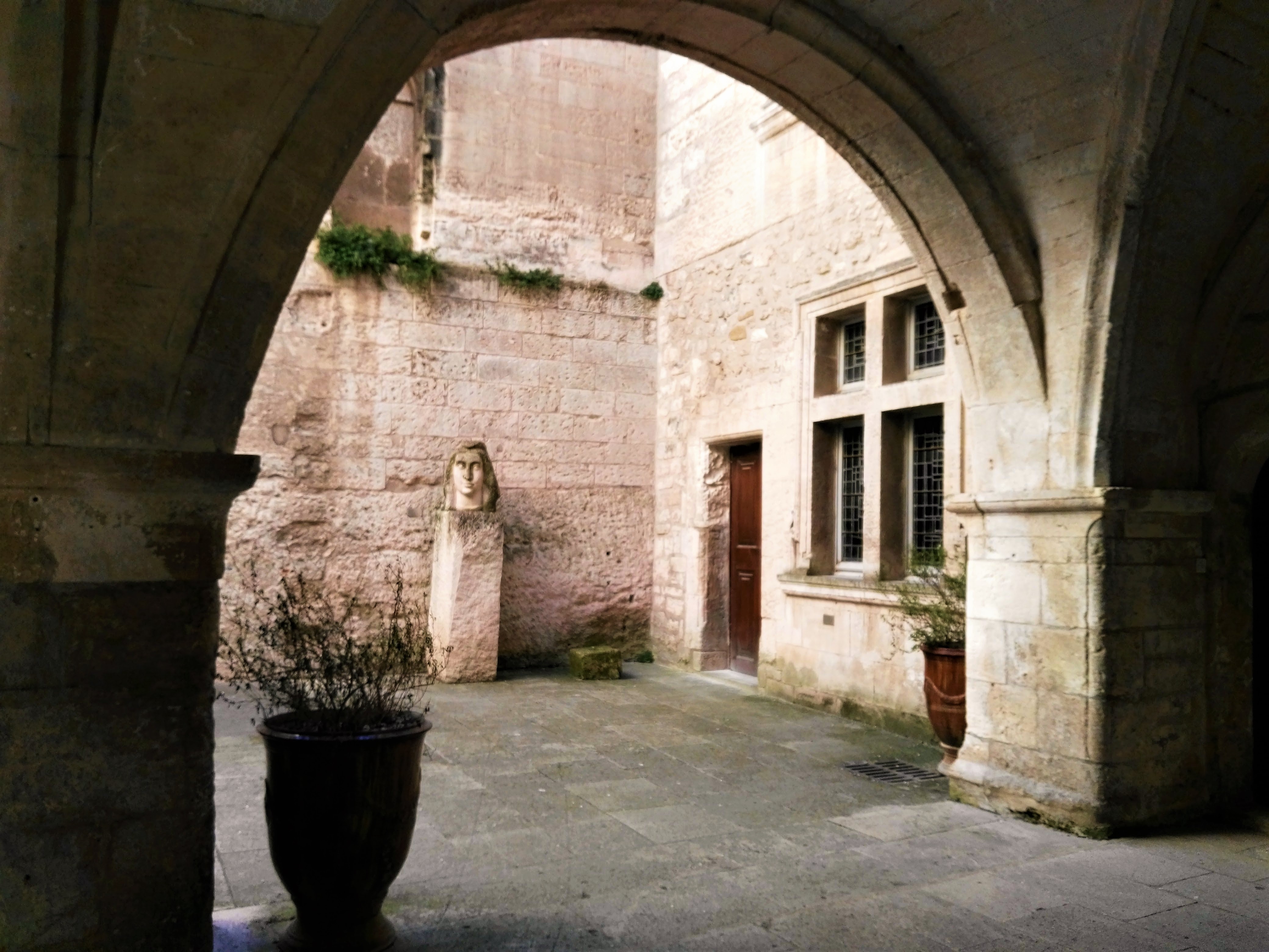 Per le vie di Les Baux, cortile