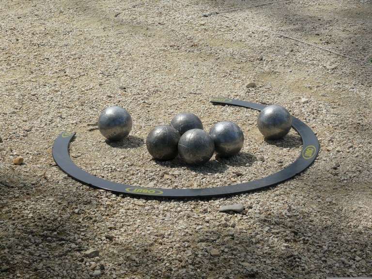 Petanque, bocce e cerchio.jpg