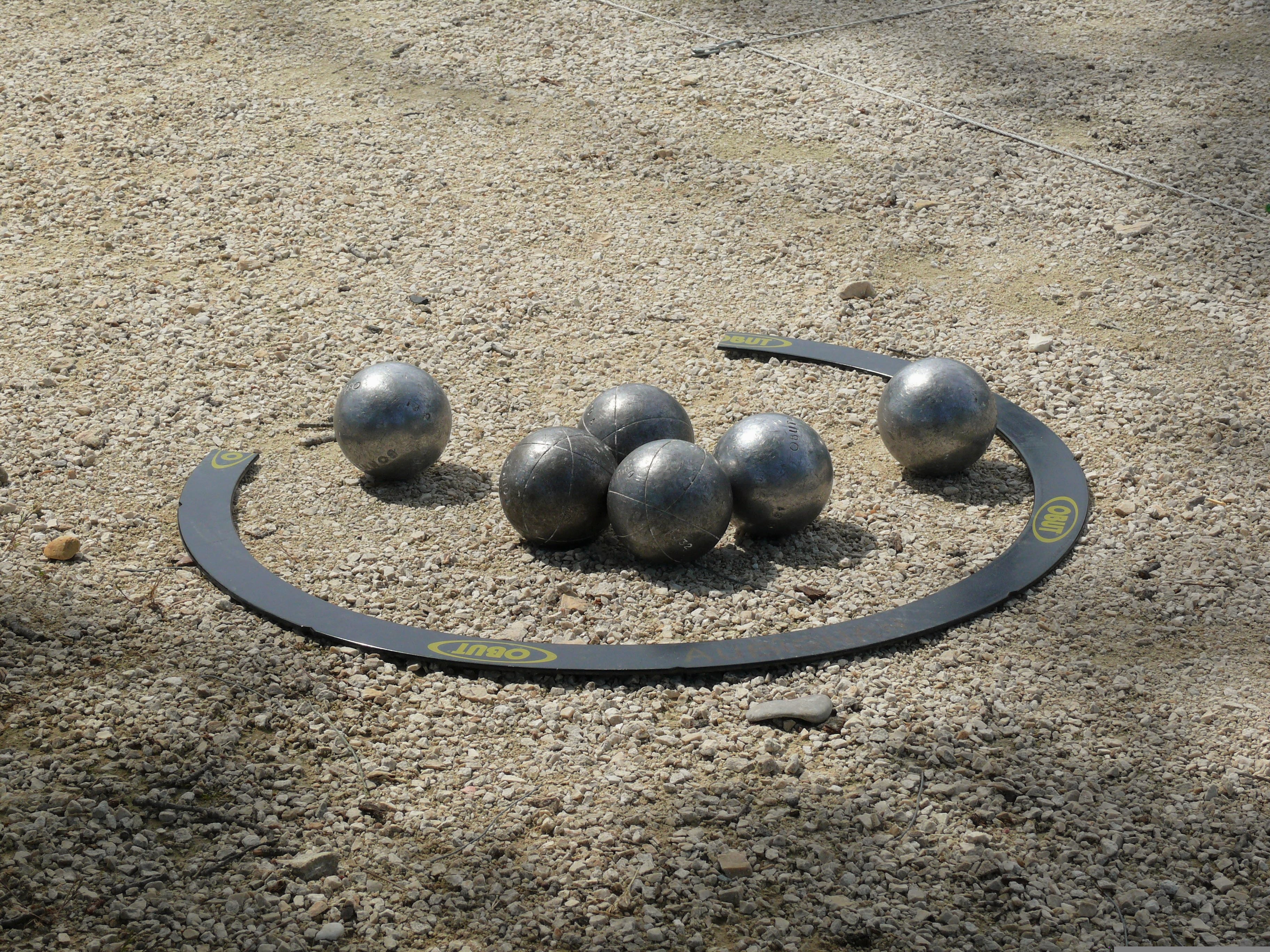 Petanque, bocce e cerchio.jpg