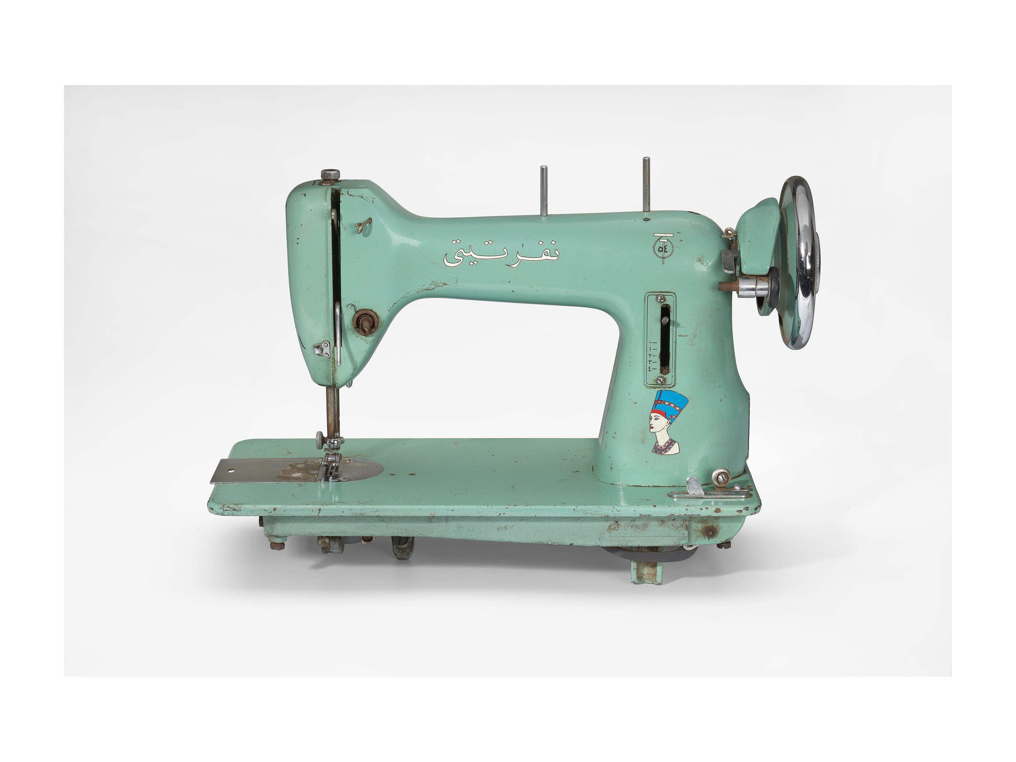 Pharaons Superstars, macchina per cucire Nefertiti 1950 1960 ©Mucem Yves Inchierman