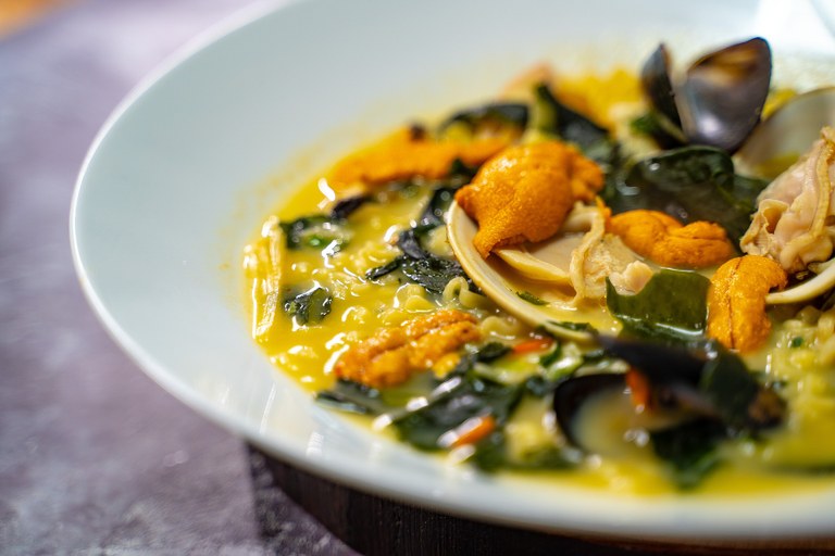 Piatto alle cozze e ricci di mare
