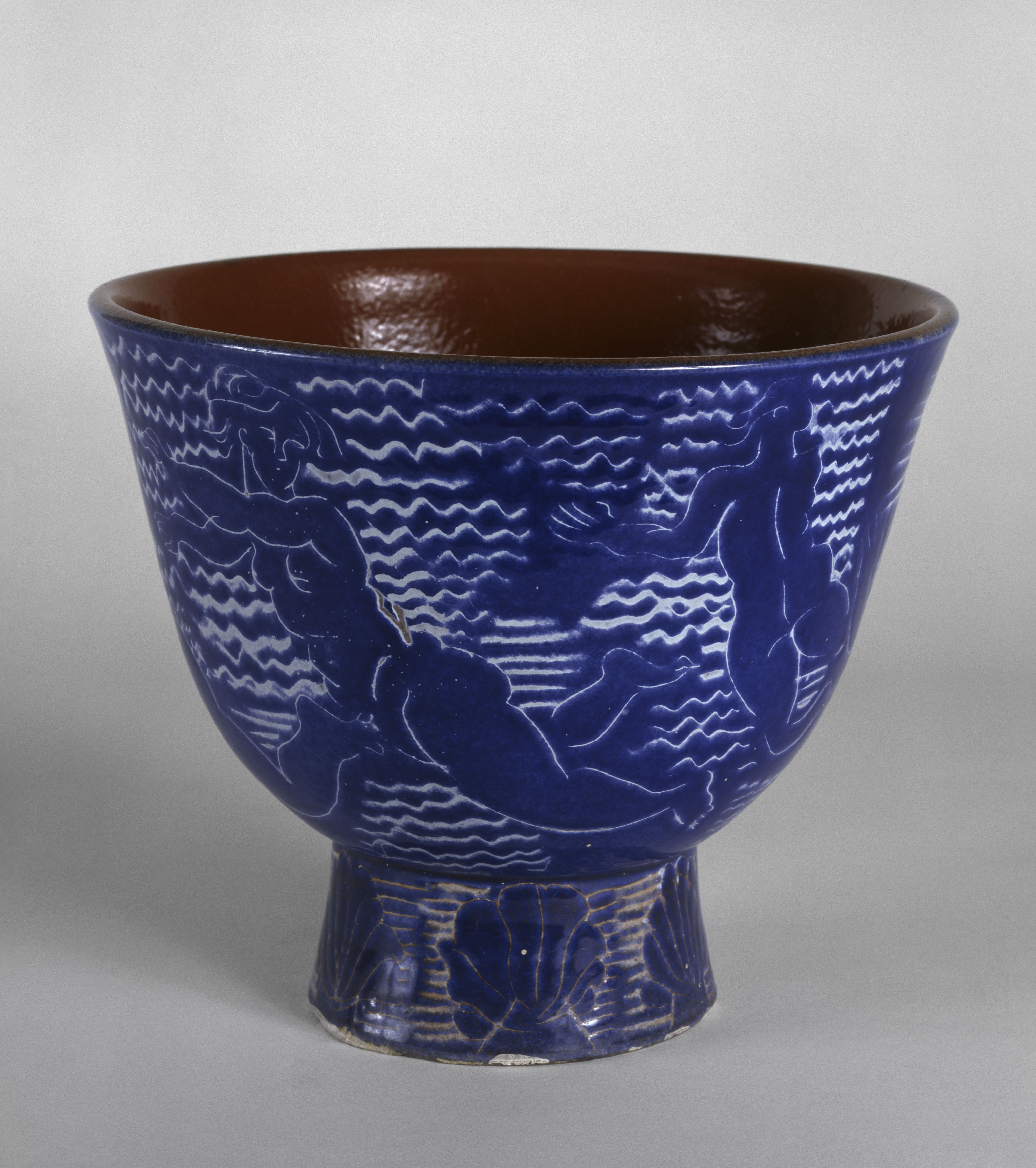 Raoul Dufy, La coupe bleue, 1938, faïence stannifère, Photo © Centre Pompidou, MNAM-CCI, Dist. RMN-Grand Palais  Jacqueline Hyde ; © Adagp, Paris, 2022