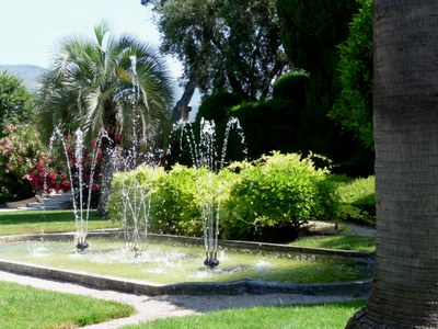 Saint-Jean-Cap-Ferrat, Villa Ephrussi de Rotschild, un angolo del giardino.JPG