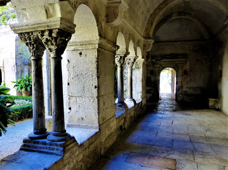 Saint-Paul de Mausole, il chiostro del monatsero