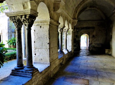 Saint-Paul de Mausole, il chiostro del monatsero