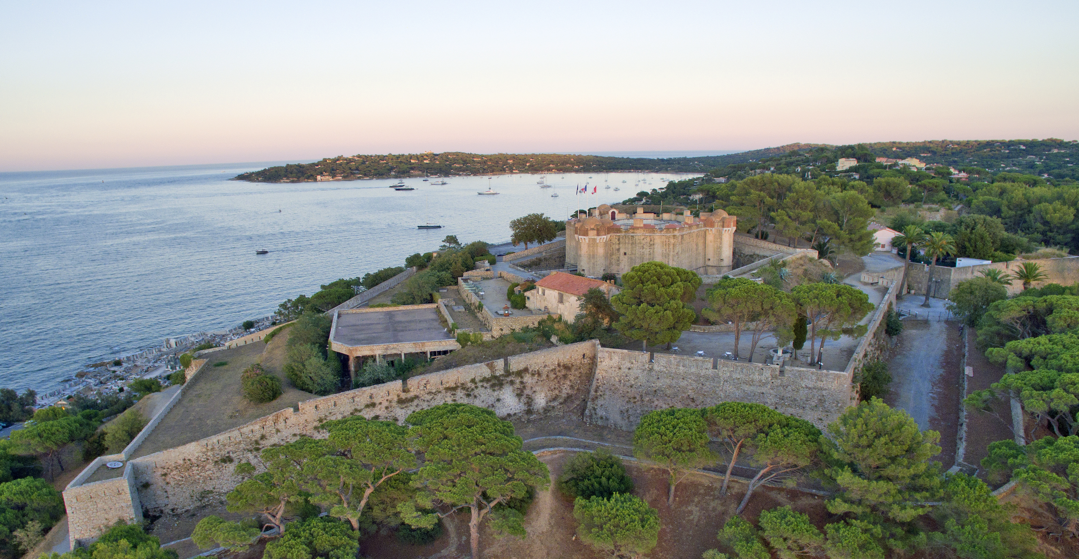 Saint-Tropez, la Citadelle dall'alto © Jean-Louis Chaix