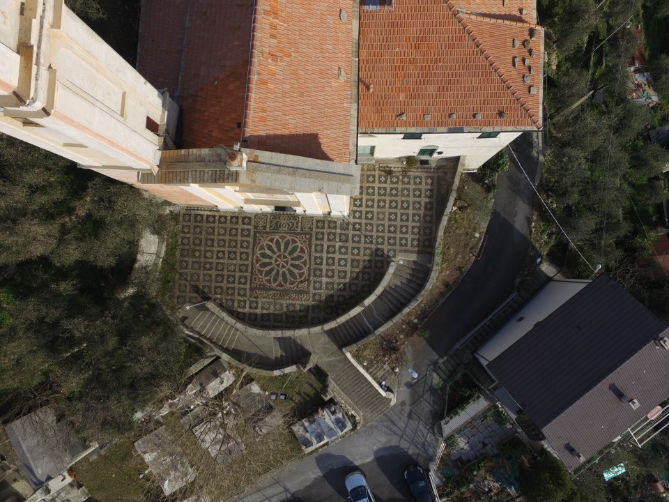 Sanguineto, Chiavari - Sagrato della chiesa di Sant'Antonino © Darko Vittorio Perrone