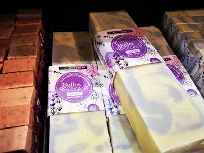 Sault, Aroma'Plantes, le barre di sapone in vendita alla boutique
