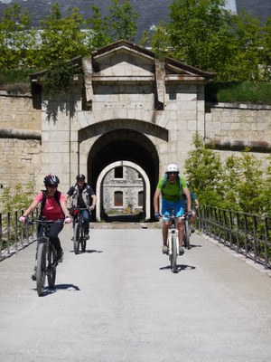 Serre Chevalier Vallée Briançon, nel forte con la bici elettrica © Service du Patrimoine