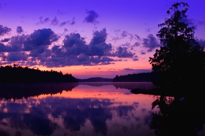 Sfumature Ultra Violet nel cielo dell'alba