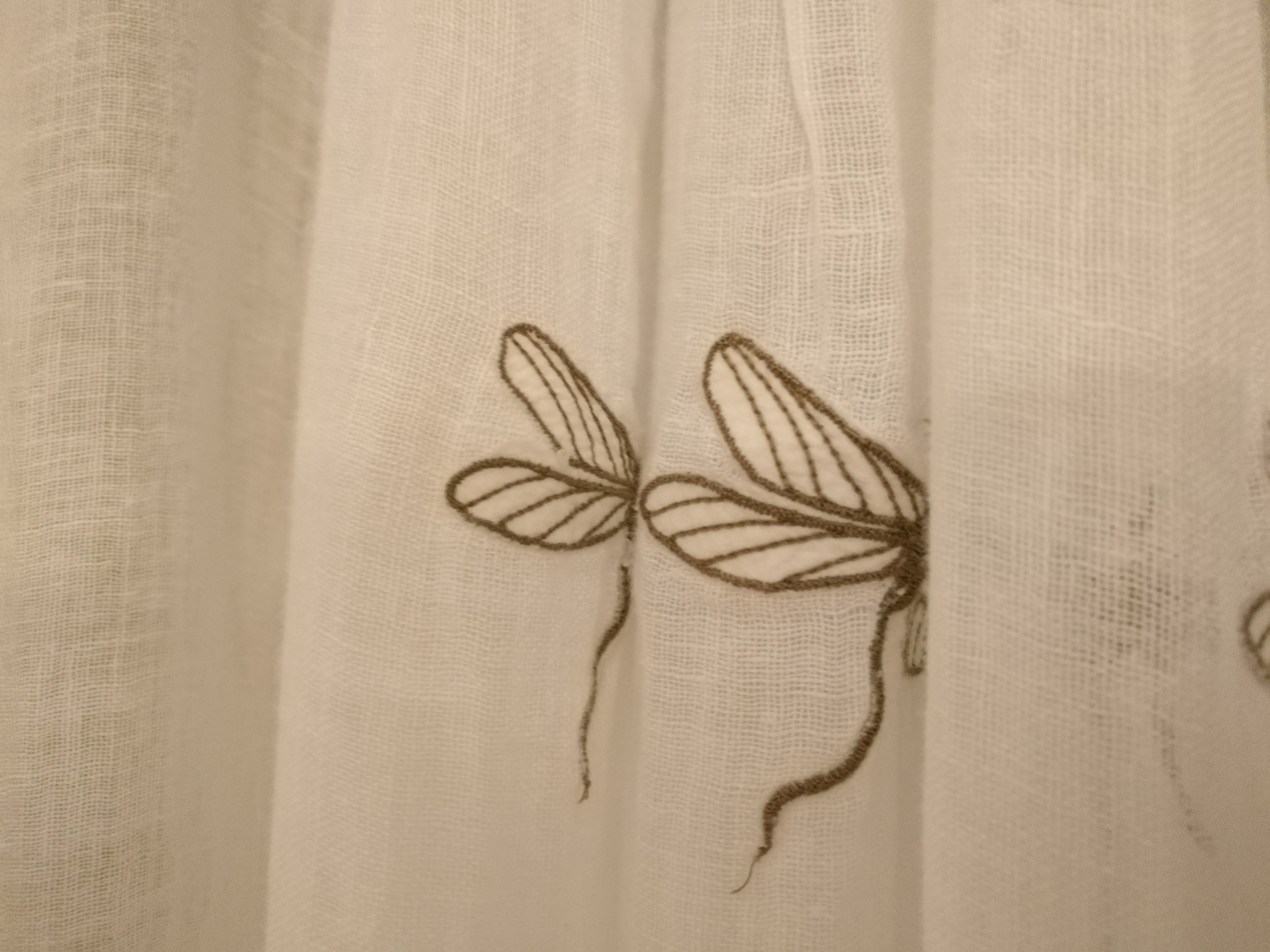 Tende in lino con ricamo provenzale