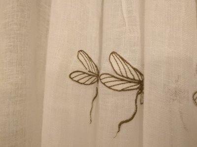 Tende in lino con ricamo provenzale