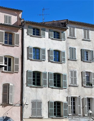 Tolone, case che affacciano sulla Place de l’Equerre