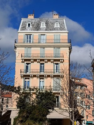Tolone, edificio del caffè Le Chantilly, sulla Place Puget