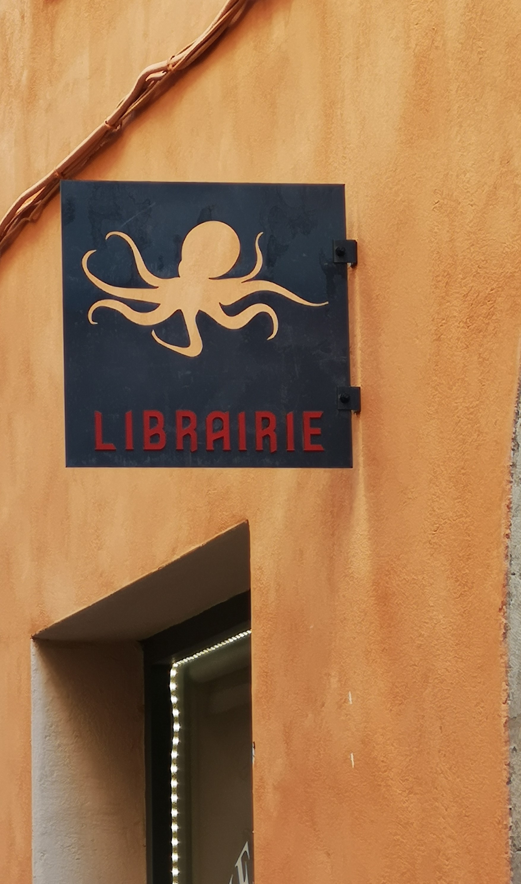 Tolone, insegna nella Rue des Arts