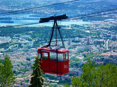 Tolone, la cabinovia che porta al Mont Faron